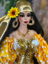 Load image into Gallery viewer, Gipsy  doll,Muñeca Gitana  ,Porcelain doll