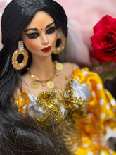 Load image into Gallery viewer, Gipsy  doll,Muñeca Gitana  ,Porcelain doll