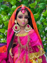 Load image into Gallery viewer, Hindu doll,Muñeca Hindu .Muñeca de Porcelana