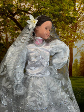 Load image into Gallery viewer, Vestido BLanco Exclusivo Para Muñeca.
