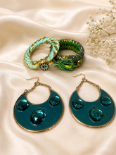 Load image into Gallery viewer, Conjunto de aretes y brazaletes para muñeca