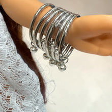 Load image into Gallery viewer, Set de Aretes /Collar /7 Pulsos con Cascabeles