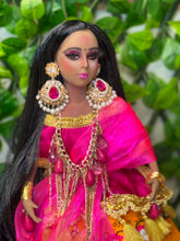 Load image into Gallery viewer, Hindu doll,Muñeca Hindu .Muñeca de Porcelana