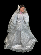 Load image into Gallery viewer, Vestido BLanco Exclusivo Para Muñeca.