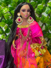 Load image into Gallery viewer, Hindu doll,Muñeca Hindu .Muñeca de Porcelana