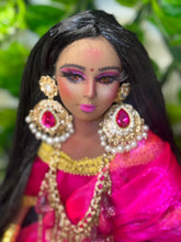 Load image into Gallery viewer, Hindu doll,Muñeca Hindu .Muñeca de Porcelana